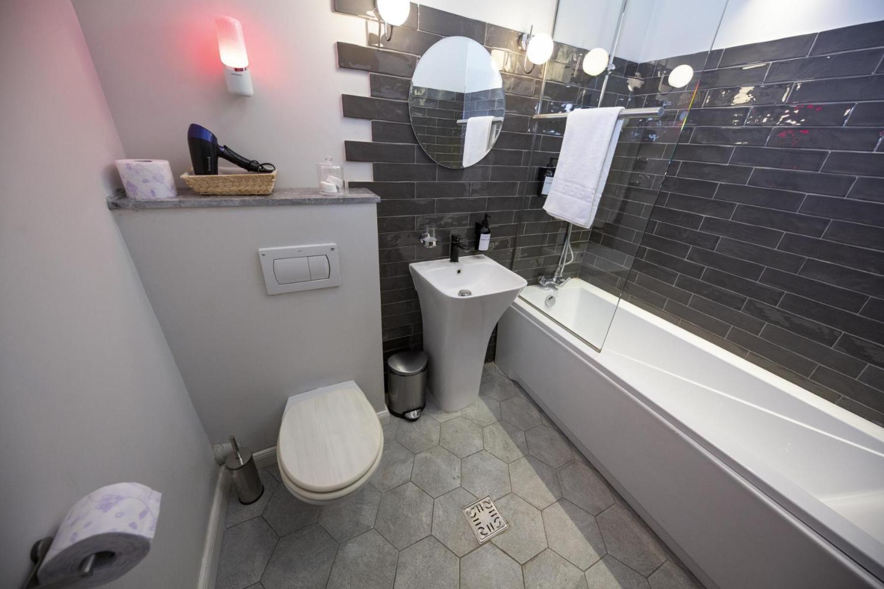 Athenaeum Spacious& Cozy 1Br Prime Location W Balcony Бухарест Екстер'єр фото
